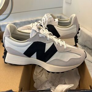 Women’s New Balance 327 size 9 new in box